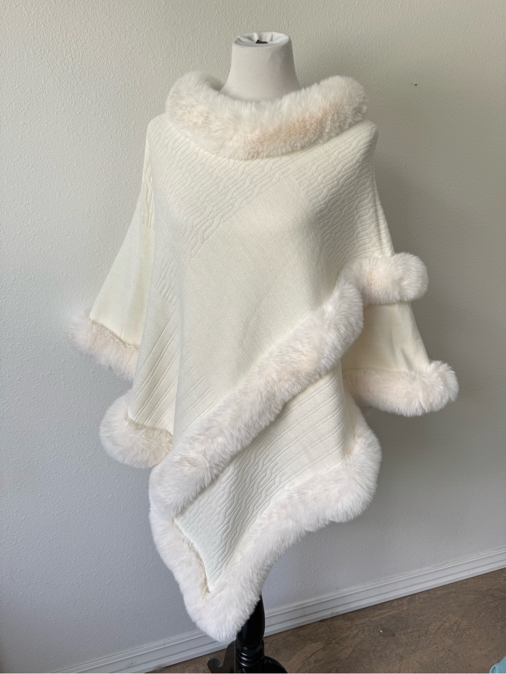NWT Le Moda Ivory Faux-Fur Trim Poncho Sweater